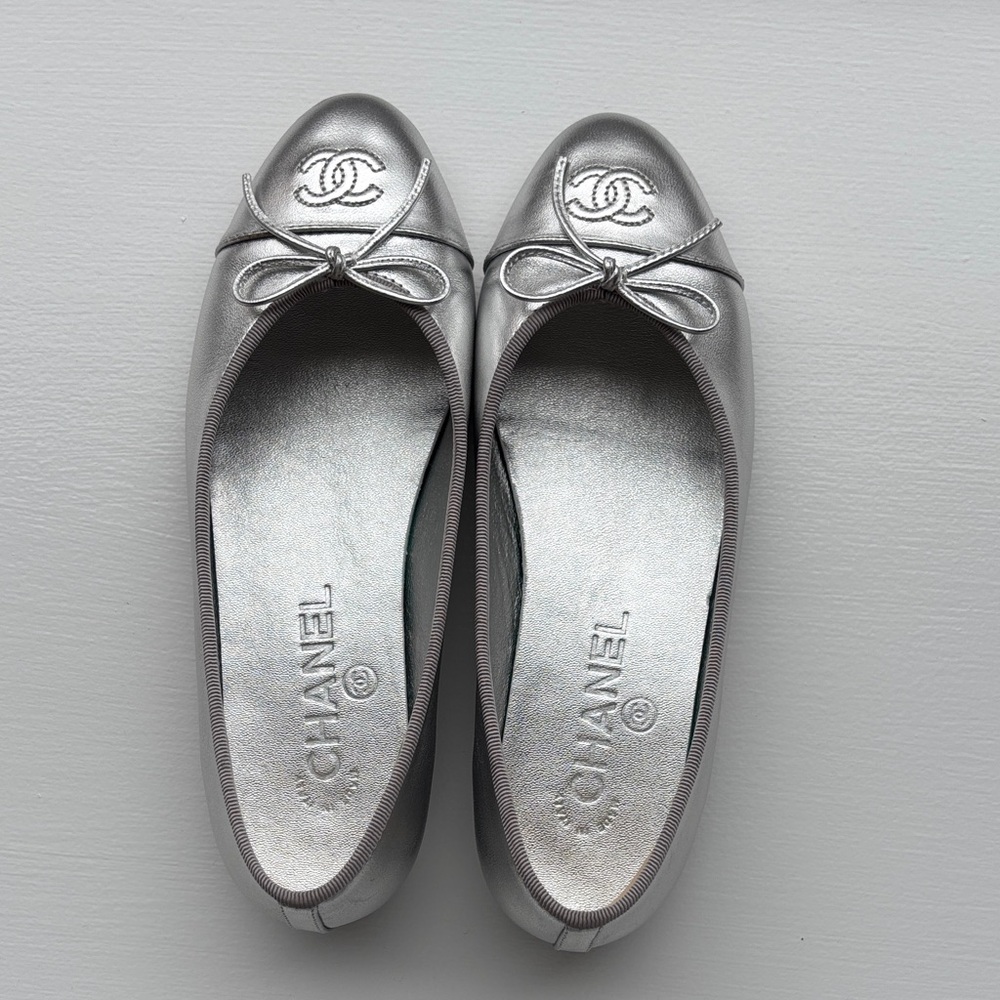 Metallic Silver Captoe Flats